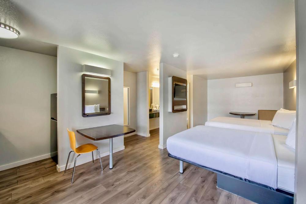 Standard Suite - Non-Smoking interior